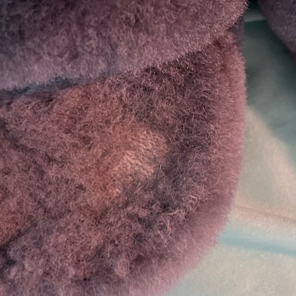 UGGS - Picture 2 of 3